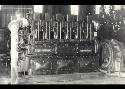 Un motor marca Ingersoll - Rand de la sala de máquinas de la Usina del Pueblo, luego Cooperativa de Electricidad.