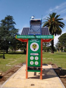 Estación solar en una plaza de Emilio V. Bunge