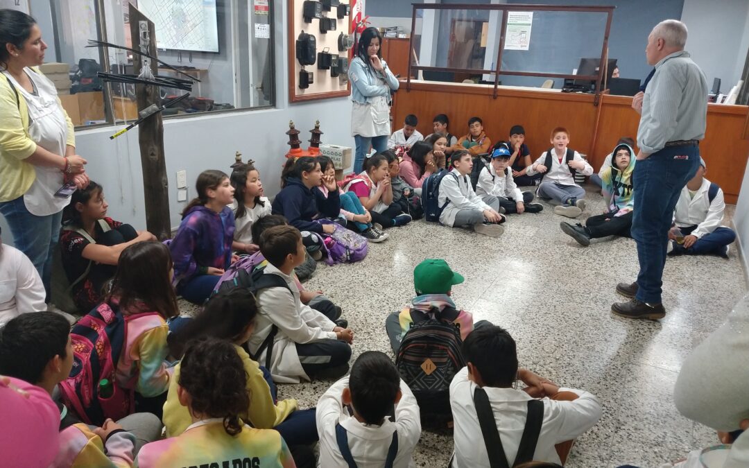 Una escuela recorrió y conoció la Cooperativa