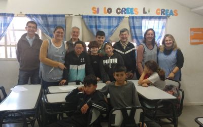 Ir a las escuelas para conocer a los jóvenes consejeros