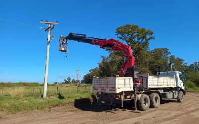 Obras eléctricas en zona rural del partido